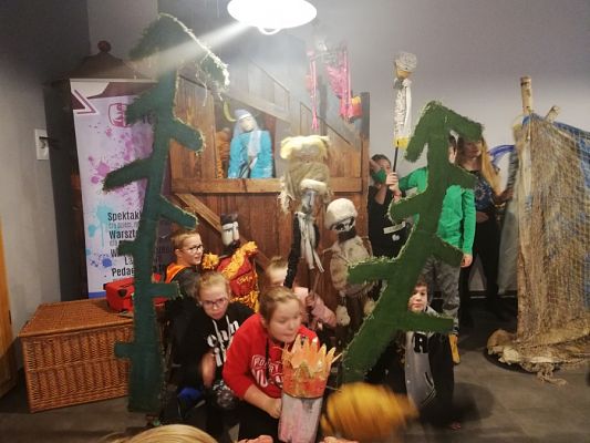  Grafika #5: Klasa 3 b na warsztatach aktorsko-lalkarskich "Wokół szopki"