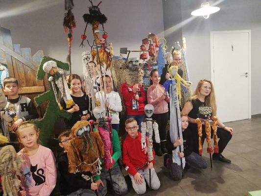  Grafika #8: Klasa 3 b na warsztatach aktorsko-lalkarskich "Wokół szopki"