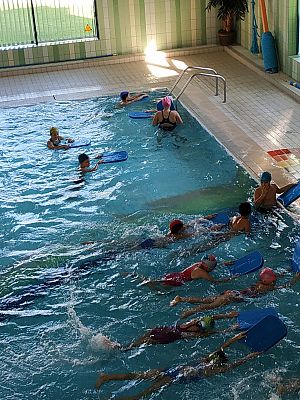 Grafika #6: 3 A na basenie