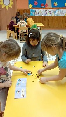  Grafika #4: Zabawa LEGO Mindstorms w grupie 0 "b"