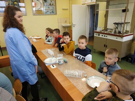  Grafika #8: Doświadczenia w 3 A