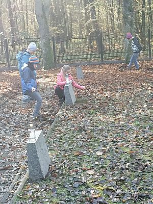 Grafika #1: Uczniowie 3 a wzięli udział w akcji #Szkoła pamięta