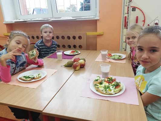  Grafika #4: Zdrowe drugie śniadanie:-))