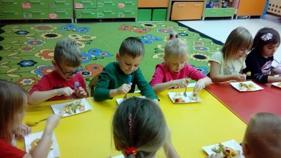  Grafika #16: JESTEM TYM, CO JEM I PIJĘ