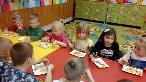  Grafika #19: JESTEM TYM, CO JEM I PIJĘ