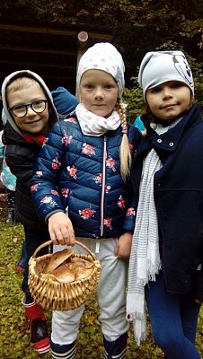  Grafika #26: Wycieczka grupy 0 a i 0 b do lasu