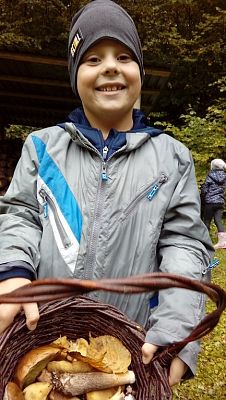  Grafika #25: Wycieczka grupy 0 a i 0 b do lasu