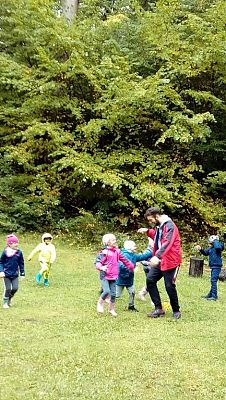  Grafika #41: Wycieczka grupy 0 a i 0 b do lasu