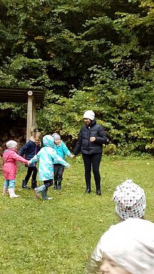  Grafika #29: Wycieczka grupy 0 a i 0 b do lasu