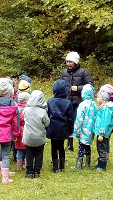  Grafika #30: Wycieczka grupy 0 a i 0 b do lasu