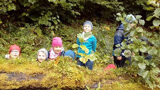  Grafika #38: Wycieczka grupy 0 a i 0 b do lasu