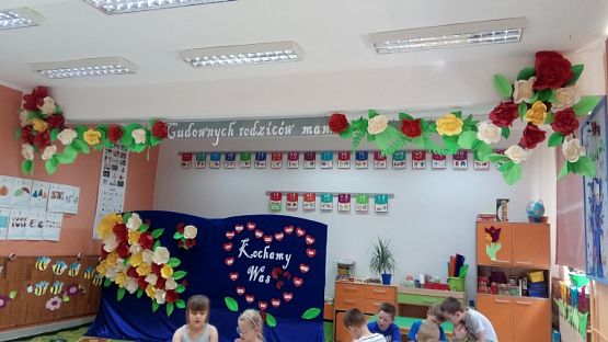  Grafika #2: DZIEŃ MAMY I TATY W GRUPIE 0 B