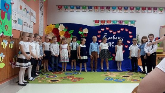  Grafika #3: DZIEŃ MAMY I TATY W GRUPIE 0 B