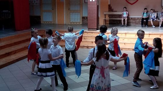  Grafika #6: DZIEŃ MAMY I TATY W GRUPIE 0 B