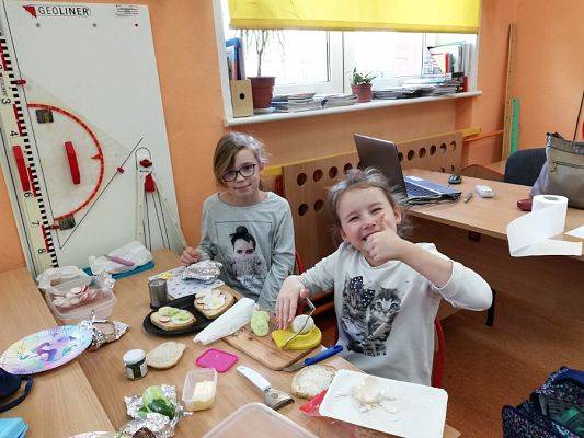  Grafika #9: Kolorowe kanapki w klasie II b