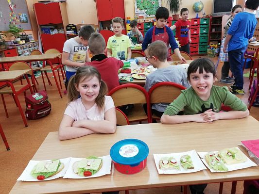  Grafika #11: Kolorowe kanapki w klasie II b