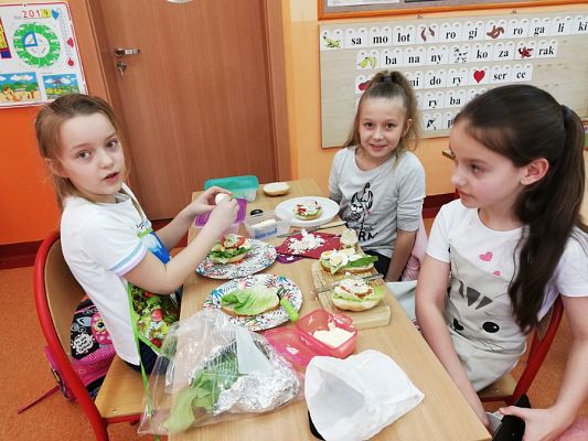  Grafika #10: Kolorowe kanapki w klasie II b
