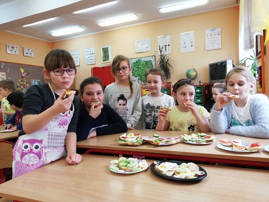  Grafika #5: Kolorowe kanapki w klasie II b