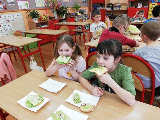  Grafika #2: Kolorowe kanapki w klasie II b