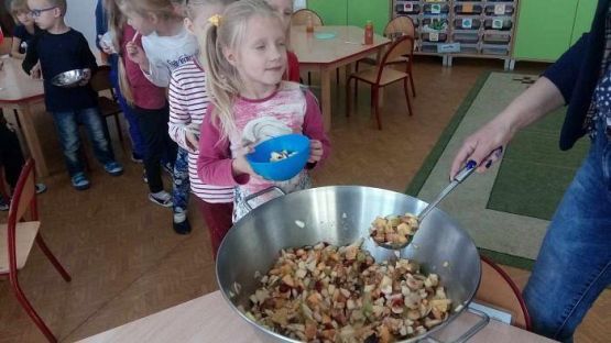  Grafika #2: Smacznie, zdrowo i kolorowo w klasie 0 A