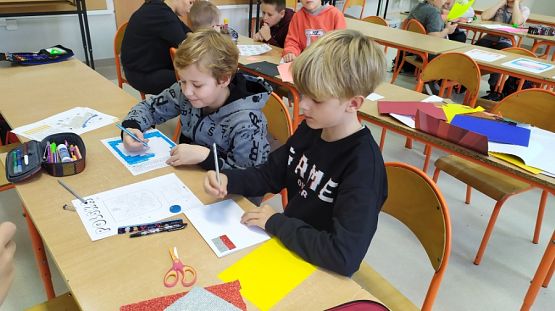  Grafika #4: Klasa 4a promuje patriotyczne postawy poprzez udział w kampanii BohaterOn