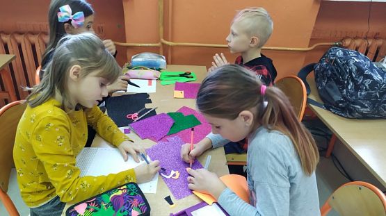  Grafika #13: Klasa 4a promuje patriotyczne postawy poprzez udział w kampanii BohaterOn