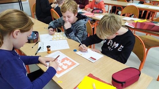  Grafika #15: Klasa 4a promuje patriotyczne postawy poprzez udział w kampanii BohaterOn