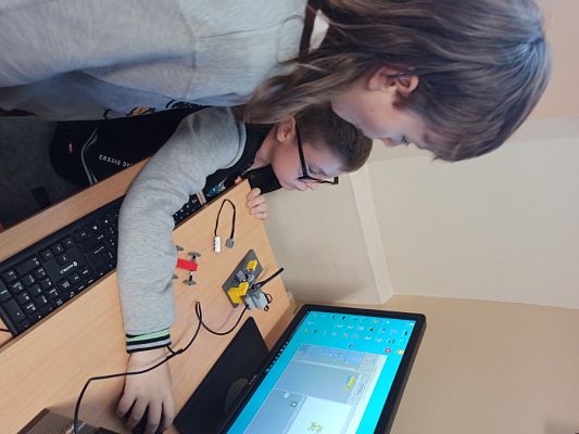  Grafika #9: Kółka z informatyki w ramach projektu Centrum Mistrzostwa Informatycznego