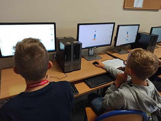  Grafika #42: Kółka z informatyki w ramach projektu Centrum Mistrzostwa Informatycznego