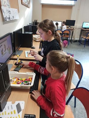  Grafika #4: Nauka programowania robotów dla dzieci "MAŁY KONSTRUKTOR"