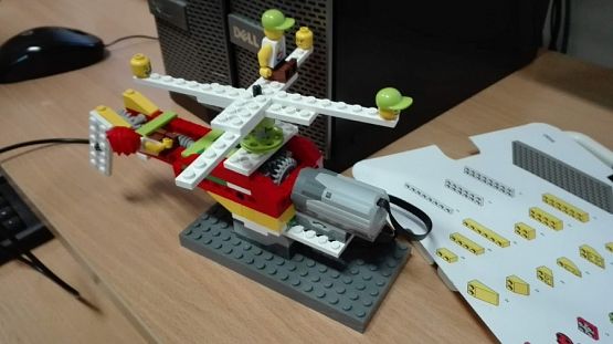  Grafika #4: Klasa 2a buduje i programuje