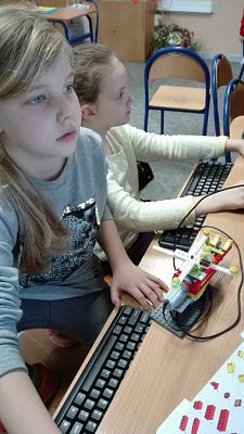  Grafika #7: Klasa 2a buduje i programuje