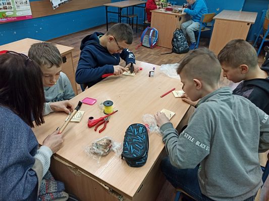  Grafika #19: Obrazki z gwoździ i sznurka