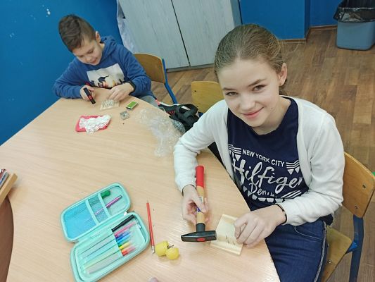  Grafika #1: Obrazki z gwoździ i sznurka