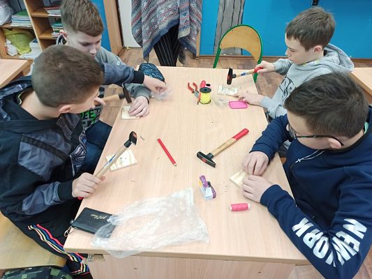  Grafika #23: Obrazki z gwoździ i sznurka