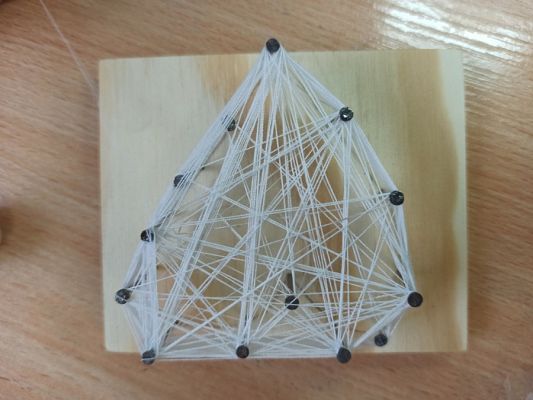  Grafika #26: Obrazki z gwoździ i sznurka