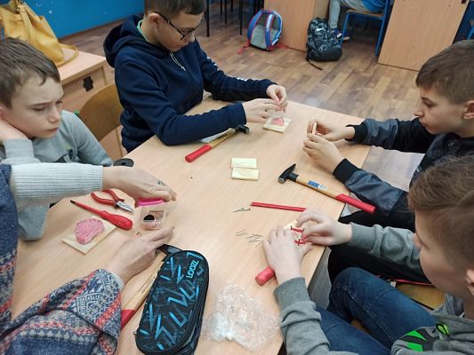  Grafika #27: Obrazki z gwoździ i sznurka