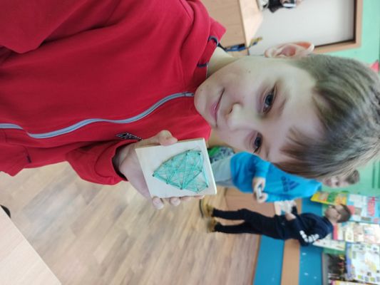  Grafika #9: Obrazki z gwoździ i sznurka