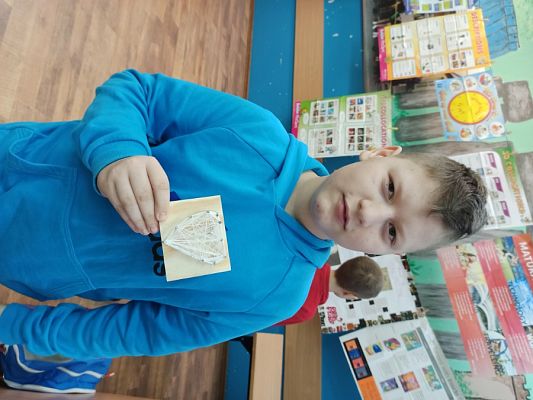  Grafika #30: Obrazki z gwoździ i sznurka