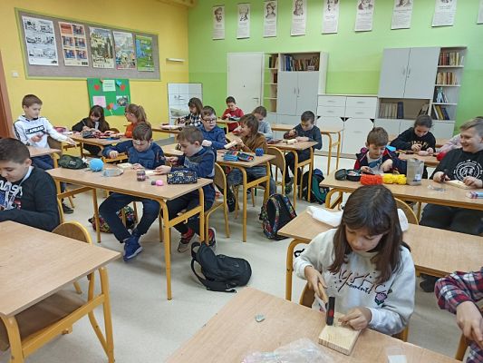  Grafika #31: Obrazki z gwoździ i sznurka