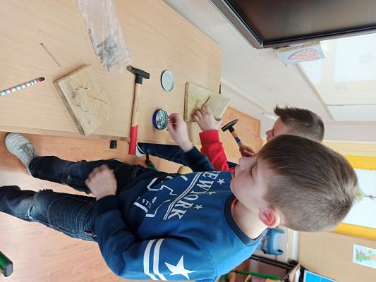  Grafika #37: Obrazki z gwoździ i sznurka