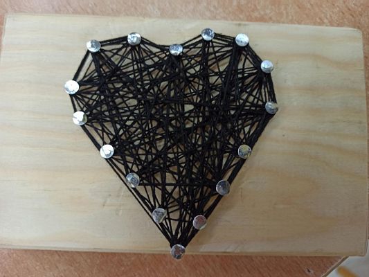  Grafika #16: Obrazki z gwoździ i sznurka