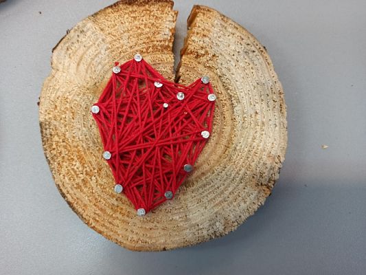  Grafika #40: Obrazki z gwoździ i sznurka