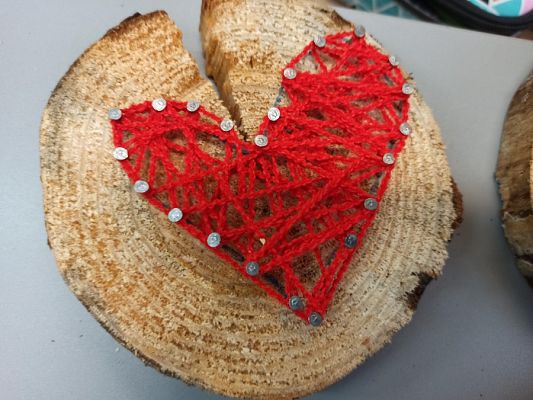  Grafika #43: Obrazki z gwoździ i sznurka