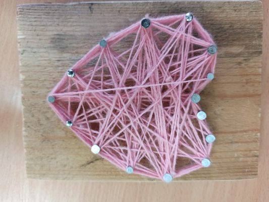  Grafika #18: Obrazki z gwoździ i sznurka