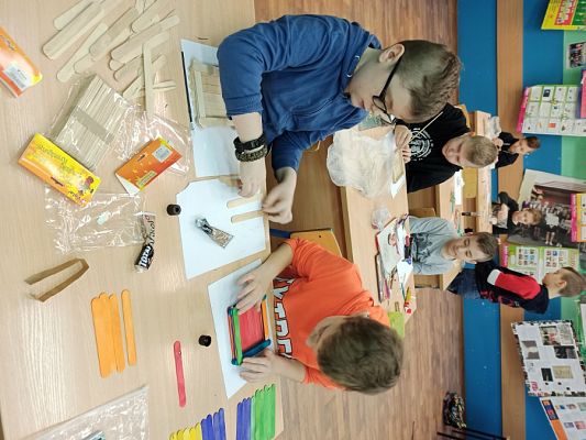 Grafika #7: Pudełko ze szpatułek