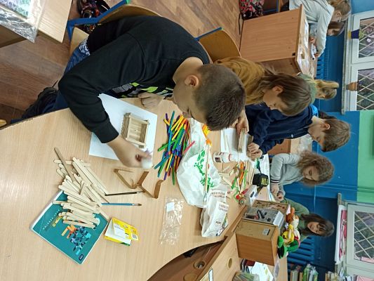 Grafika #8: Pudełko ze szpatułek