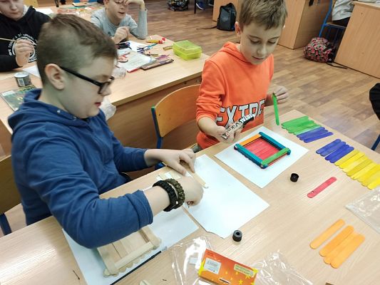 Grafika #9: Pudełko ze szpatułek