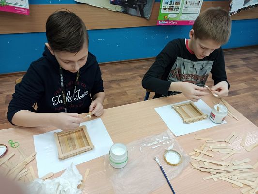 Grafika #12: Pudełko ze szpatułek