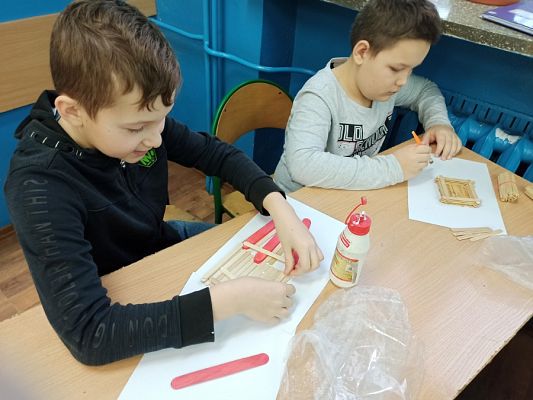 Grafika #13: Pudełko ze szpatułek